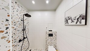 Shower, hair dryer, towels, soap - Modern City Stay apartment 4 min walk from Alexander Nevski (Sofia)