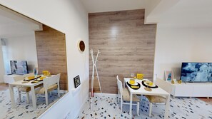 Dining - Modern City Stay apartment 4 min walk from Alexander Nevski (Sofia)