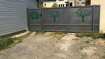 Enceinte de lâhĂ©bergement