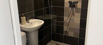 Studios plain-pied – Tram à 2 min & Hôpital en face