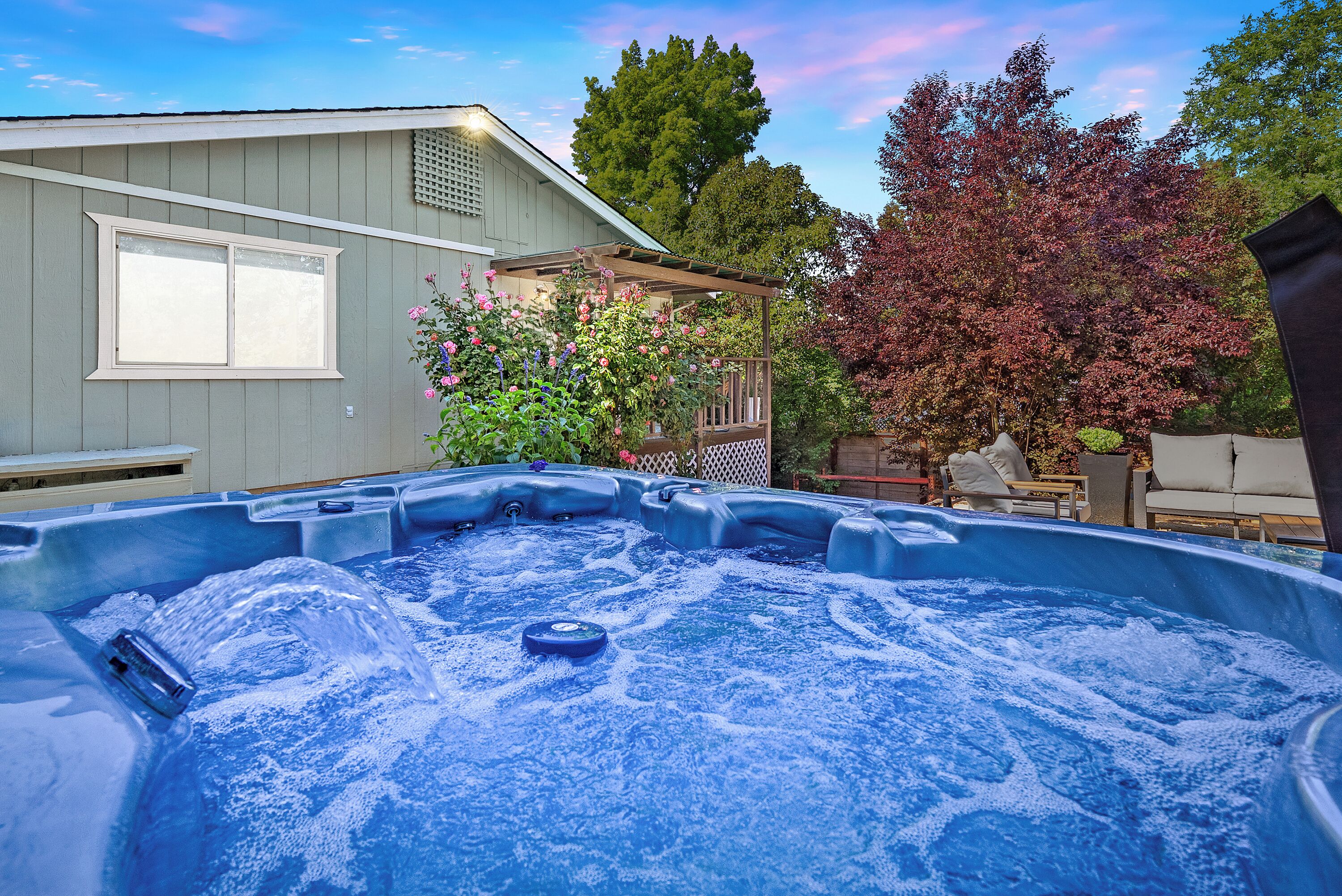 Outdoor spa tub