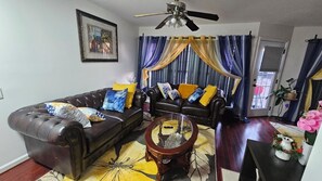 TV, fireplace - "Peaceful Paradise'    A Cozy and Peaceful Condo In Lorton! (Lorton)