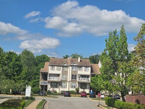 Exterior - "Peaceful Paradise'    A Cozy and Peaceful Condo In Lorton! (Lorton)