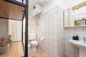 Bathroom - Room with sitting area - shared bathroom (Pag)