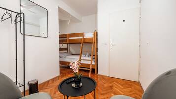 1 chambre, lit parapluie, Wi-Fi gratuit, draps fournis
