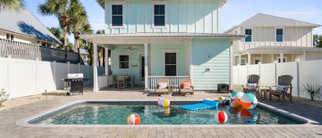 Outdoor pool, pool loungers