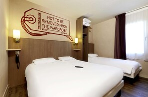 Room - Kyriad Cholet (Cholet)