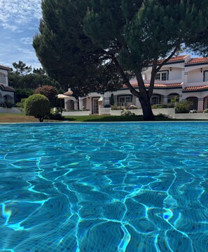 Outdoor pool - Elegant 3‑Bedroom Villa with Pool Access | Praia d’El Rey Golf & Beach Resort 5* (Amoreira)