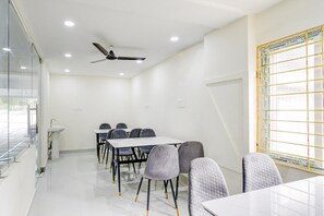 Dining - Super Townhouse Oak Kamineni Bus Stop (Hyderabad)