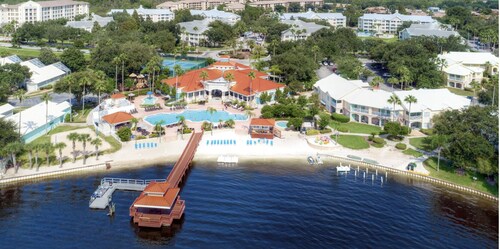 Resort/Condo with 1 bedroom and AC close to attractions