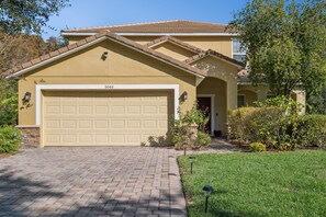 Exterior - Magical 6BR Retreat Near Disney | Private Pool & Spa | Themed Rooms (Kissimmee)