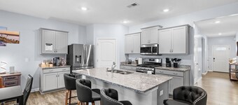 Memphis-Inspired 4BR Home w/Fireplace+Fast Wi-Fi+Close to all major attractions