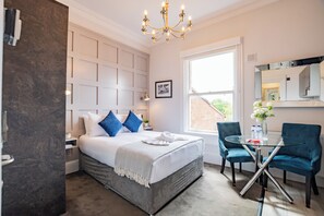 1 bedroom, iron/ironing board, travel cot, free WiFi - City Access Studio | Fully Equipped & Comfortable (Dublin)