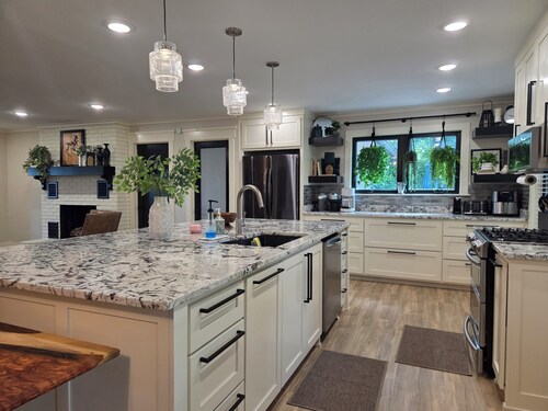 Spacious Beaver Lake Retreat - 4BR Home  with Game Rooms - Sleeps 14