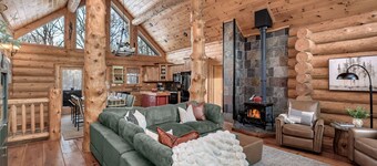 Luxury Log Cabin-Golf Simulator, Speakeasy, Rogue Gym, Sauna, Hot Tub, Game Room