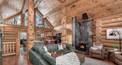 Luxury Log Cabin-Golf Simulator, Speakeasy, Rogue Gym, Sauna, Hot Tub, Game Room