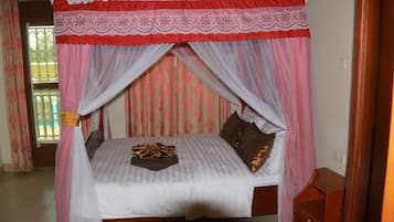 Chambre Simple Confort, balcon, vue colline | Wi-Fi gratuit