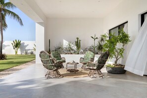 Terrace/patio - Casa Sussurro offers comfort just minutes from the beach, in a family-friendly and peaceful environment. (São Miguel do Gostoso)