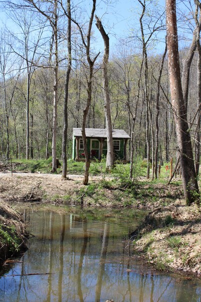 Tiny "Topiary" cabin in the forest