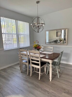 Dining - Beautiful 3 bedroom condo in Hammock bay  Naples - two miles from Marco Island (Naples)