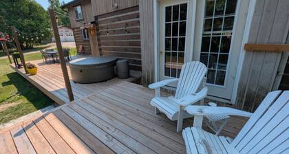 Gorgeous and Spacious 5BR Log Home in Little Current on Manitoulin Island