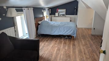 5 bedrooms, desk, iron/ironing board, free WiFi
