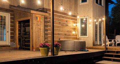Gorgeous and Spacious 5BR Log Home in Little Current on Manitoulin Island