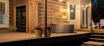 Gorgeous and Spacious 5BR Log Home in Little Current on Manitoulin Island