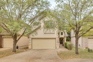 Exterior - Walk-In Park Access, 3 Queen Beds, Gated Neighborhood, Extended Stays Preferred (San Antonio)