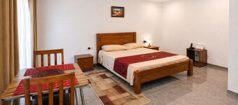 Modern Studio in Praia - Balcony - Terrace - Self Check-in & Transfer