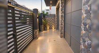 Modern Studio in Praia - Balcony - Terrace - Self Check-in & Transfer