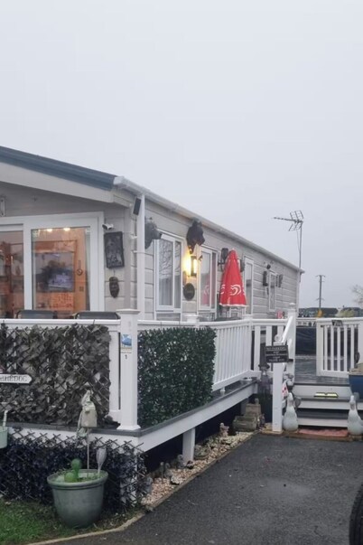 Villa Sleeps 8 With Parking