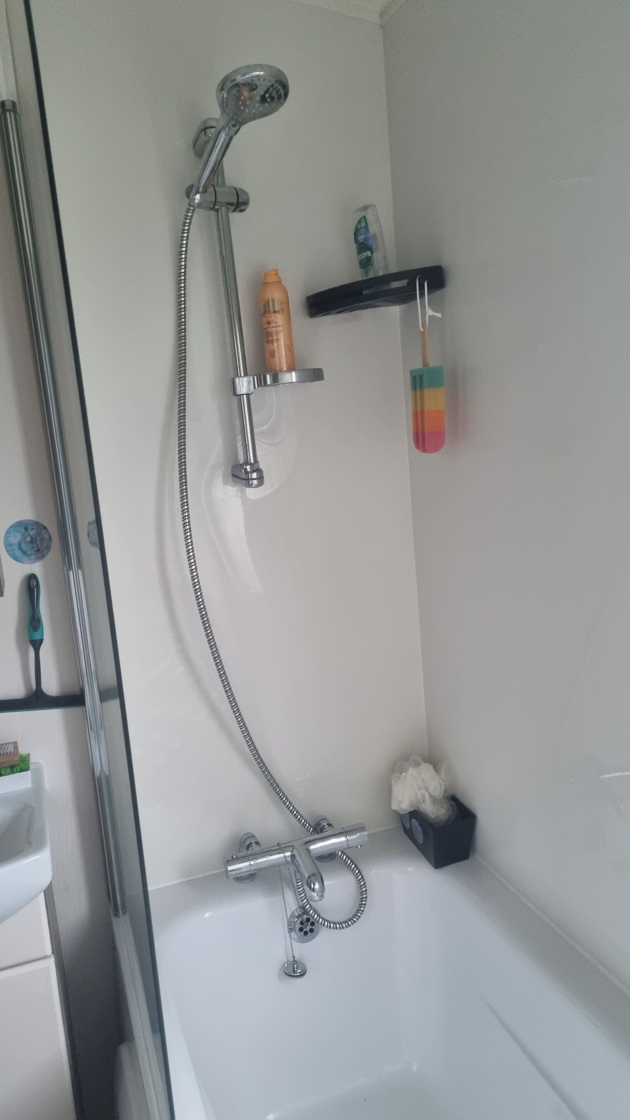 Ensemble douche/baignoire, baignoire relaxante profonde, sèche-cheveux