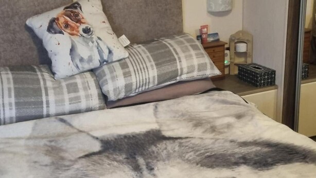3 bedrooms, iron/ironing board, WiFi (free), bed sheets - Villa With Decking & Parking (Clacton-on-Sea)