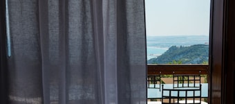 Nestled in the wild and romantic heart of the Parco Naturale del Monte Conero, this exclusive 250 sqm luxury villa is far more than a holiday home: it is a private retreat where nature, comfort, and beauty come together to create an unforgettable experie