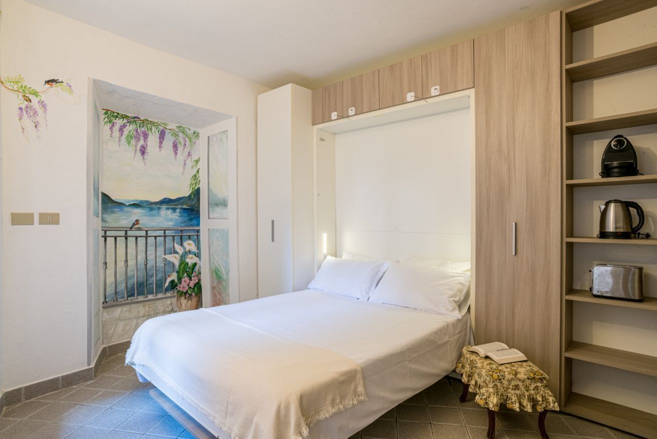 1 chambre, fer et planche à repasser