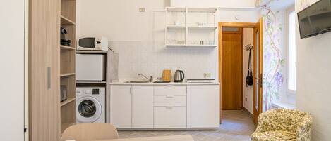 Kühlschrank, Mikrowelle, Toaster