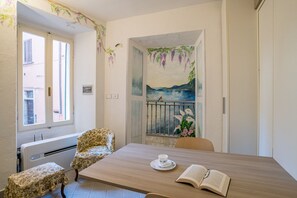 Dining - Cozy studio apartment of approximately 30 square meters, perfect for two people, located on the ground floor of a building (accessible via a few steps).The property is located in Argegno, a charming village on the western shore of Lake Como, in a well-se (Argegno)
