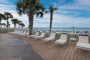 Terrace/patio - Sandy Toes Retreat! Beachfront Fun at Splash Resort! Sleeps 6 (Panama City Beach)
