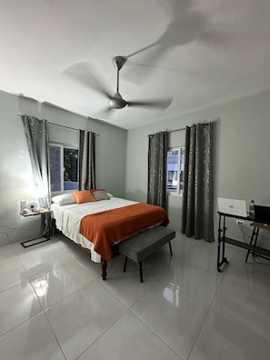 5 bedrooms, WiFi, bed sheets - Wonderful 5-bedroom house in lovely Port Antonio, convenient location (Port Antonio)