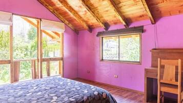 7 bedrooms, iron/ironing board, internet, bed sheets