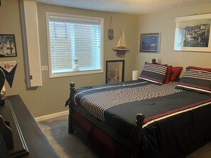 Iron/ironing board, WiFi, bed sheets - Four bedroom family home on cul de sac near East Boulder Rec Centre - (Boulder)