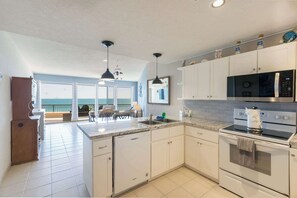 Fridge, microwave, oven, stovetop - Amazing Oceanfront Views Sonoran Spa E504 (Puerto Peñasco)