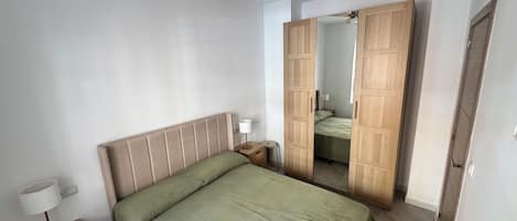 2 dormitorios, tabla de planchar con plancha, wifi y ropa de cama