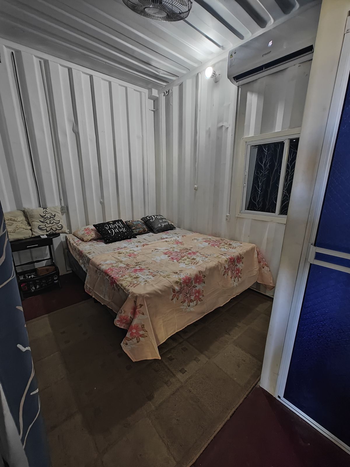3 bedrooms, bed sheets