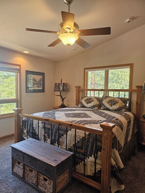 Room - SKI HEAVENLY-PLAY TAHOE LAKE & RELAX JUST MINUTES AWAY IN SECLUDED QUIET HOME! (Glenbrook)