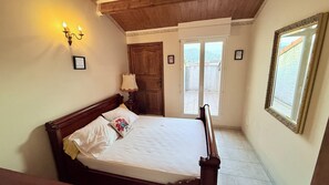 Room - T3 apartment with garage (Saint-Florent)