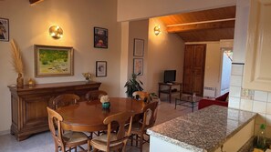 Dining - T3 apartment with garage (Saint-Florent)