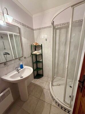 Bathroom - T3 apartment with garage (Saint-Florent)