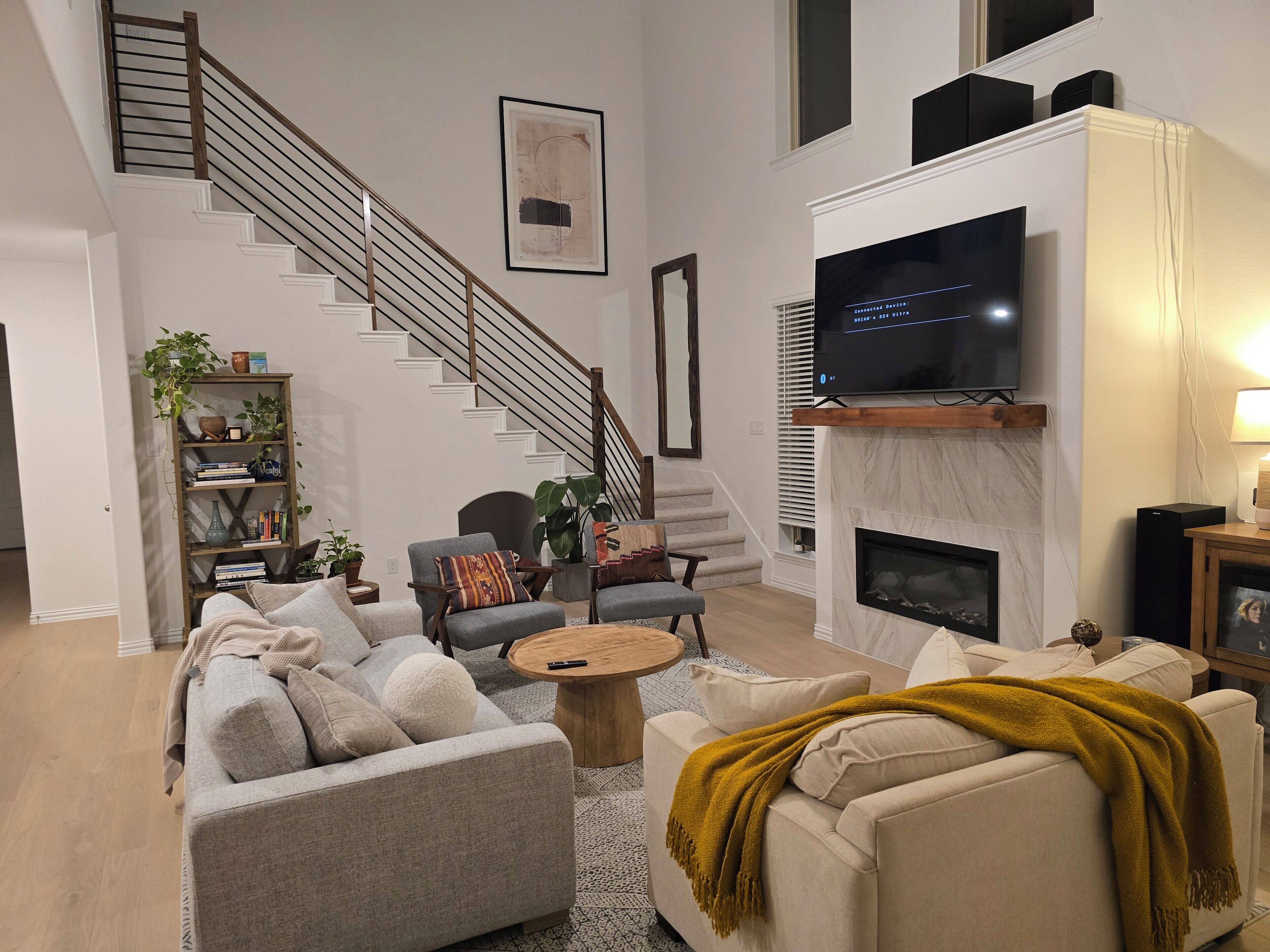 Smart TV, fireplace